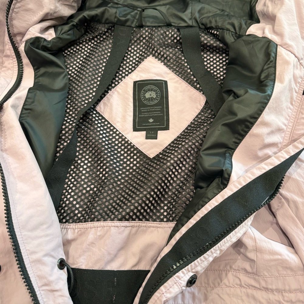 Canada Goose Davie Windbreaker Zip Up Rain Jacket in Ash Purple - Picture 6 of 11